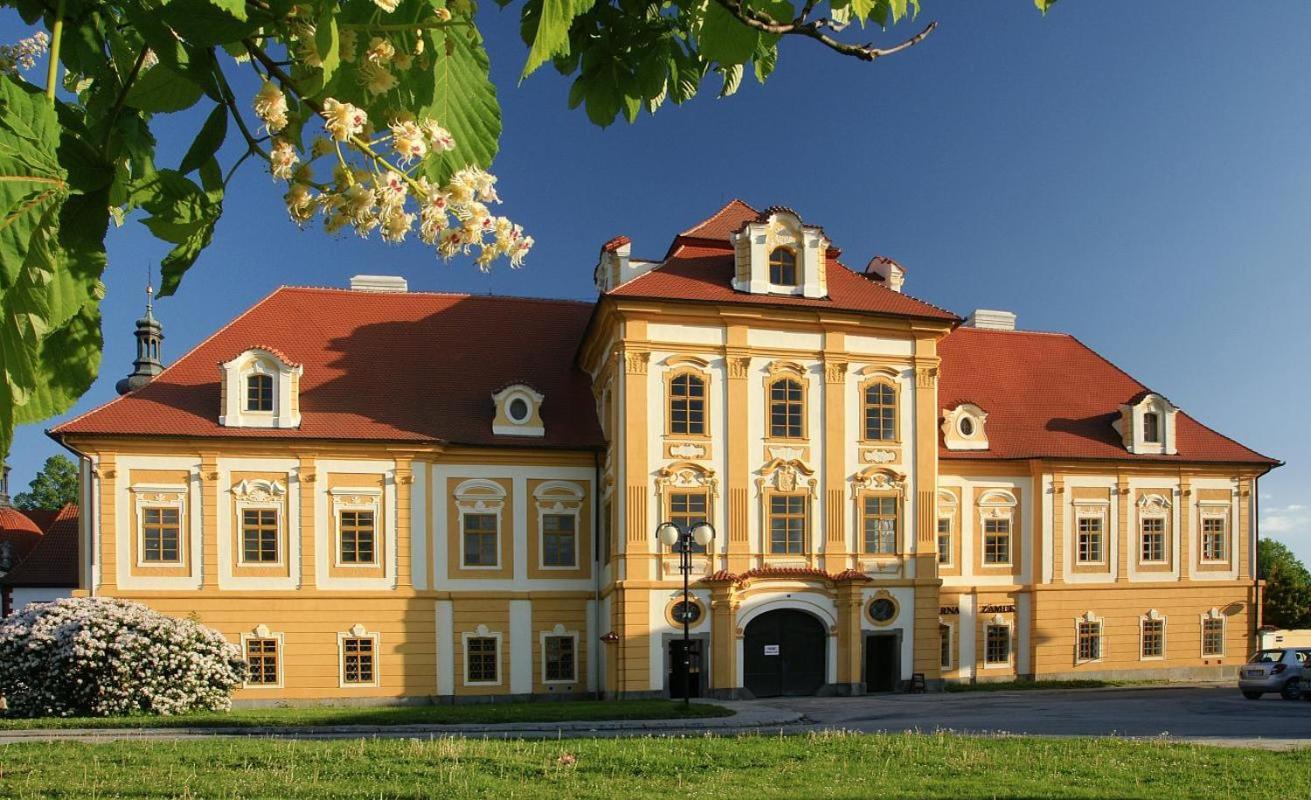 Ubytovani Pod Jilmem Zar Zewnętrze zdjęcie